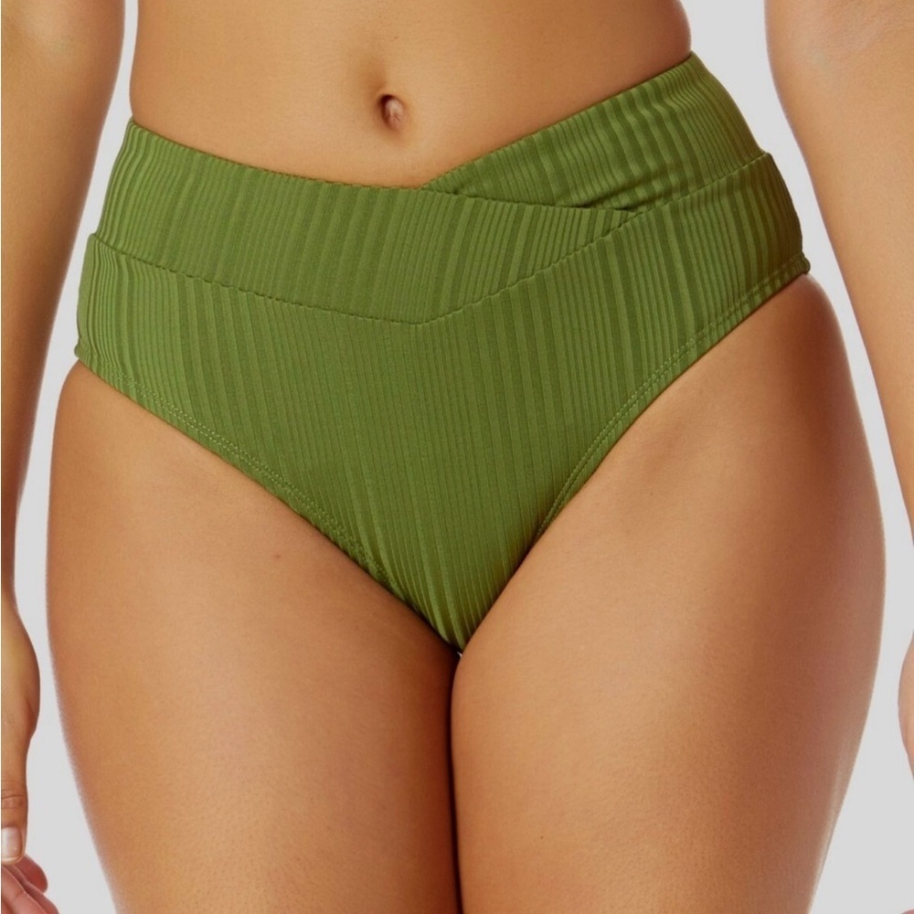 NWT Salt + Cove
Salt & Cove Juniors' Ribbed V-Waist Bikini Bottom XS